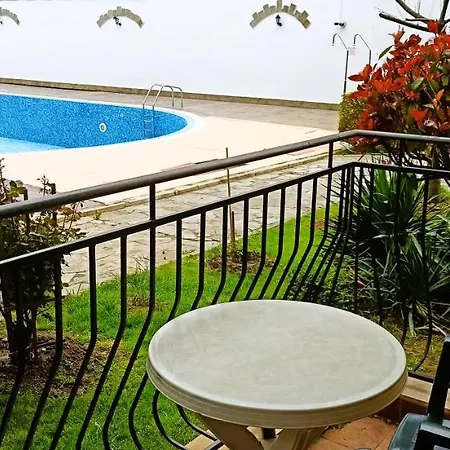 Rose Village Sunny Beach, アパート サニービーチ